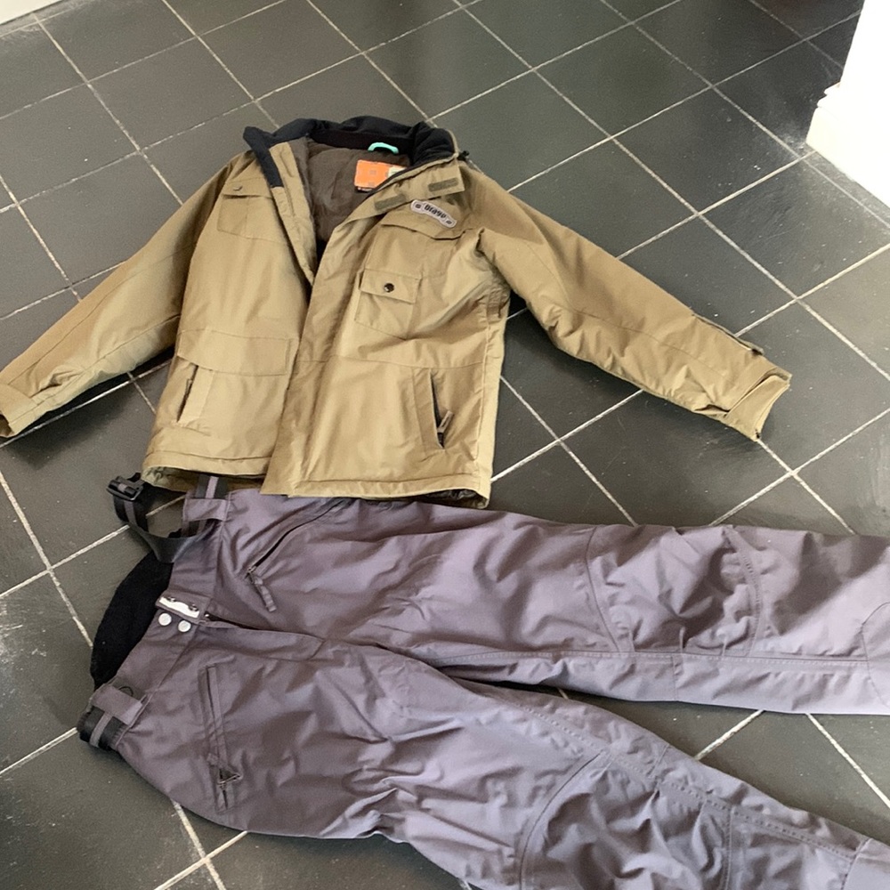 ski/snowboard coat and pants